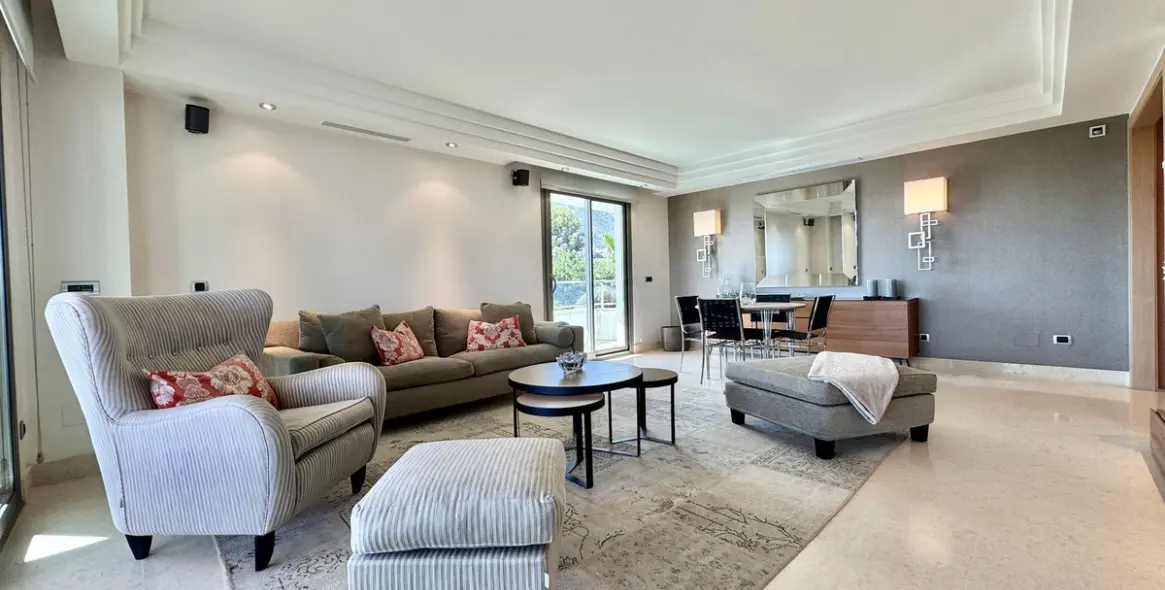 Short-term rent of middle floor apartment in The Golden Mile 11