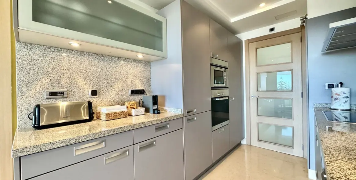 Short-term rent of middle floor apartment in The Golden Mile 13