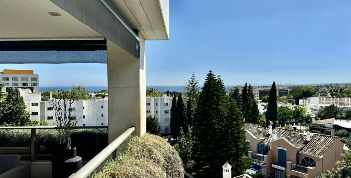 Short-term rent of middle floor apartment in The Golden Mile 15