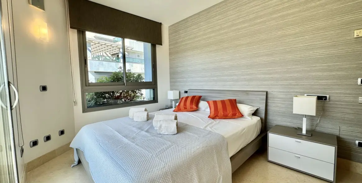 Short-term rent of middle floor apartment in The Golden Mile 16