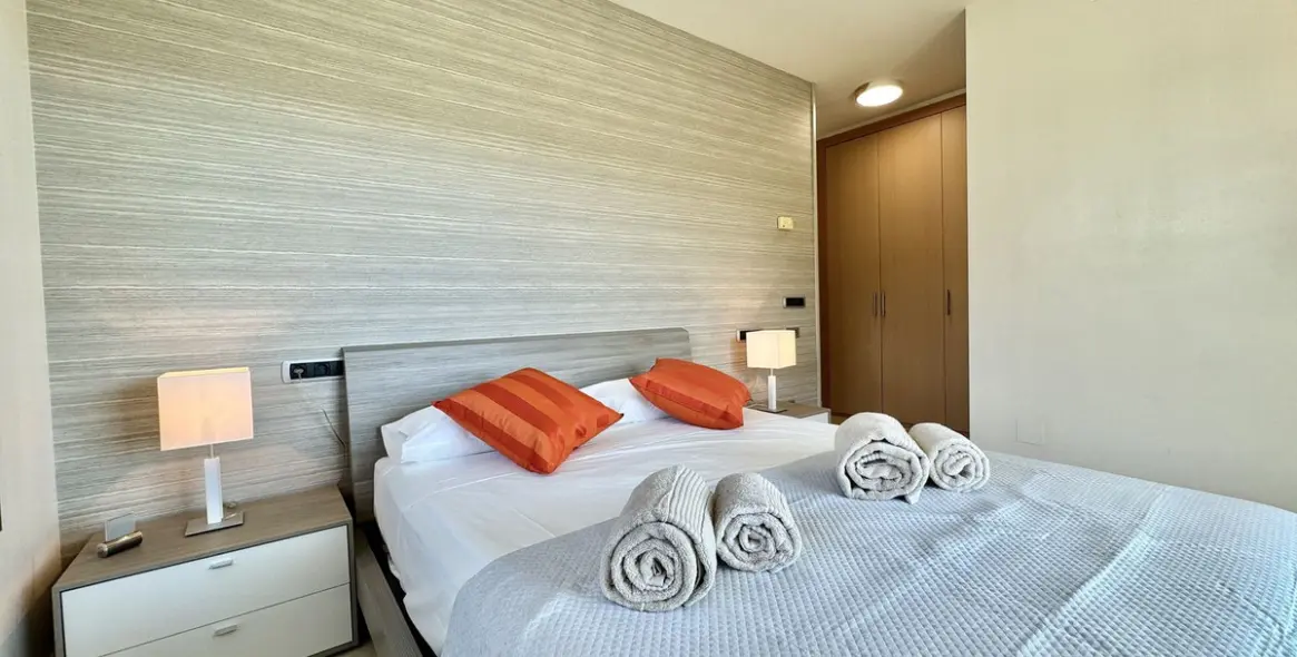 Short-term rent of middle floor apartment in The Golden Mile 17