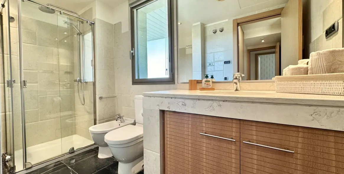 Short-term rent of middle floor apartment in The Golden Mile 19