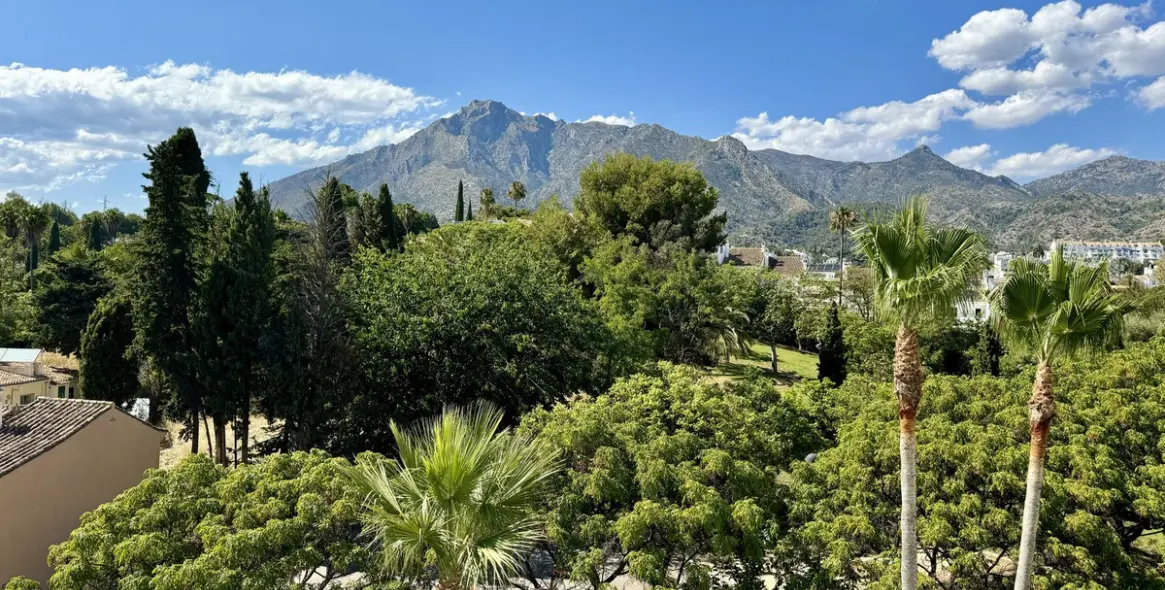 Short-term rent of middle floor apartment in The Golden Mile 22