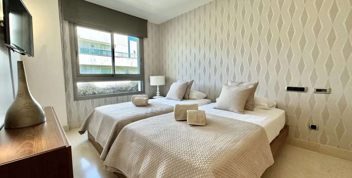 Short-term rent of middle floor apartment in The Golden Mile 25