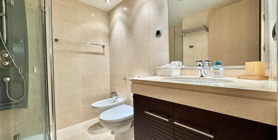 Short-term rent of middle floor apartment in The Golden Mile 28