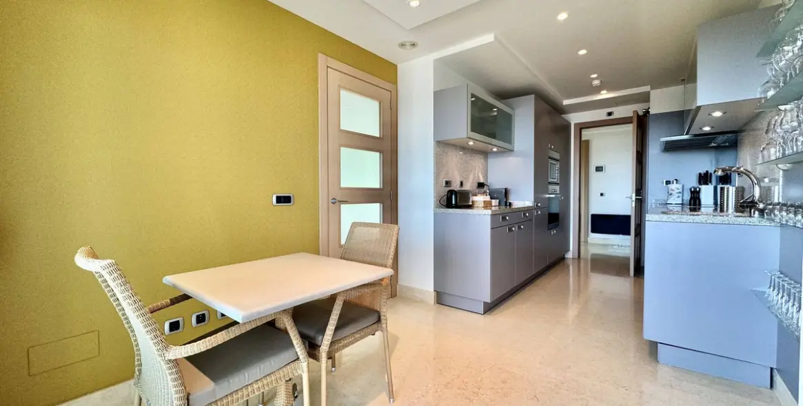 Short-term rent of middle floor apartment in The Golden Mile 33
