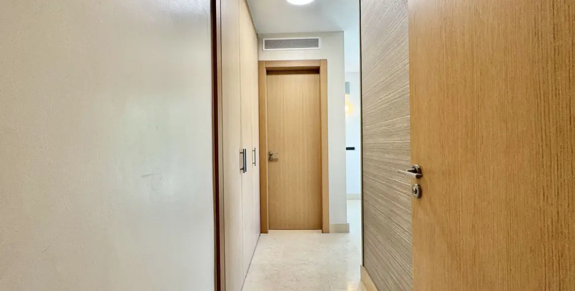 Short-term rent of middle floor apartment in The Golden Mile 34