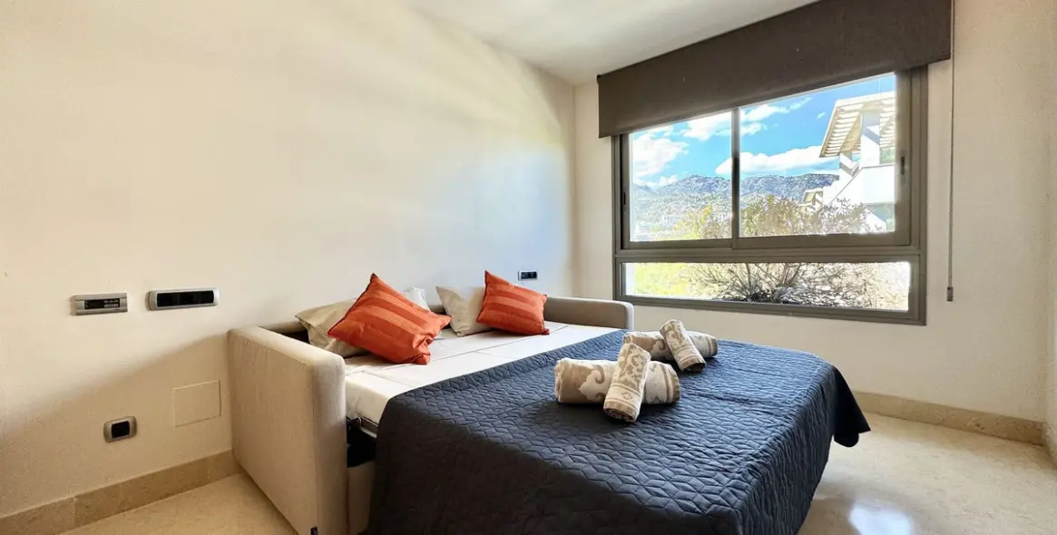 Short-term rent of middle floor apartment in The Golden Mile 35