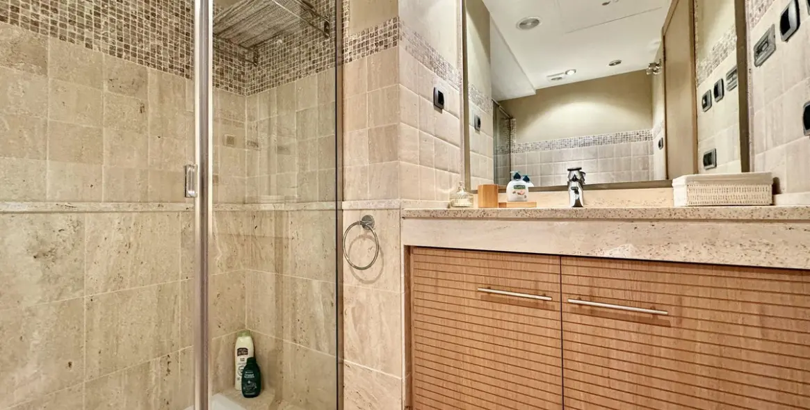 Short-term rent of middle floor apartment in The Golden Mile 37