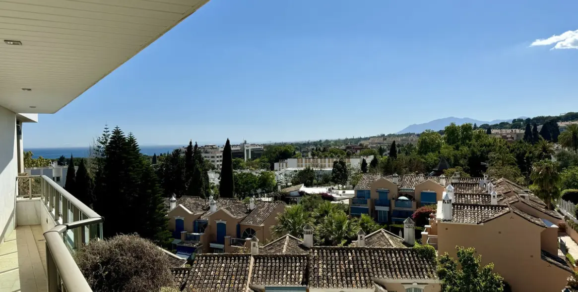 Short-term rent of middle floor apartment in The Golden Mile 38