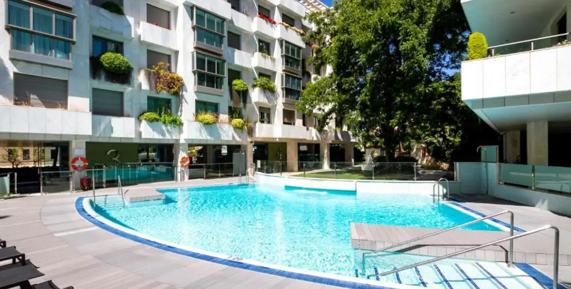 Short-term rent of middle floor apartment in The Golden Mile 41