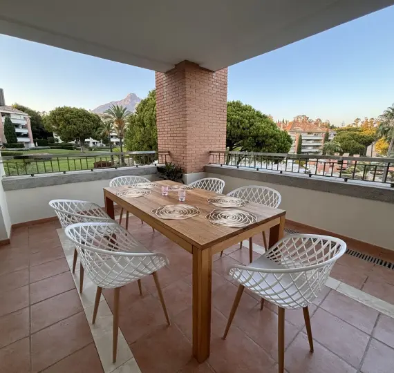 Short-term rent of middle floor apartment in The Golden Mile