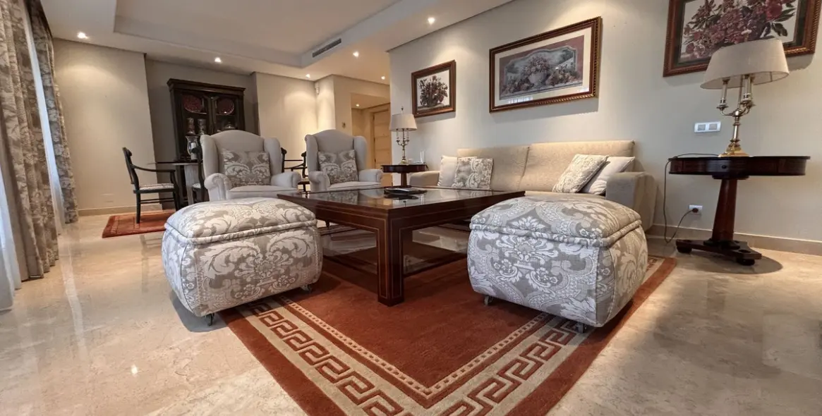 Short-term rent of middle floor apartment in The Golden Mile 5