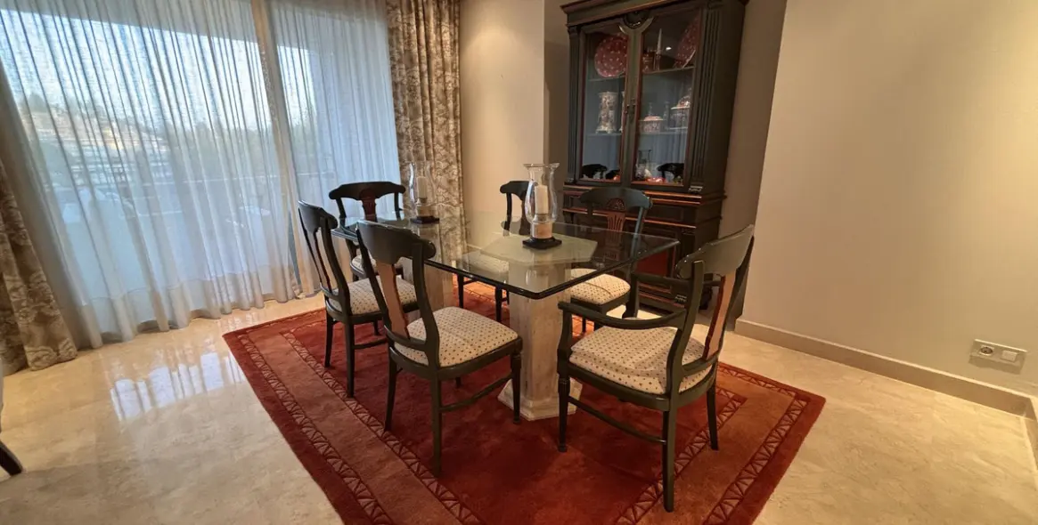 Short-term rent of middle floor apartment in The Golden Mile 6