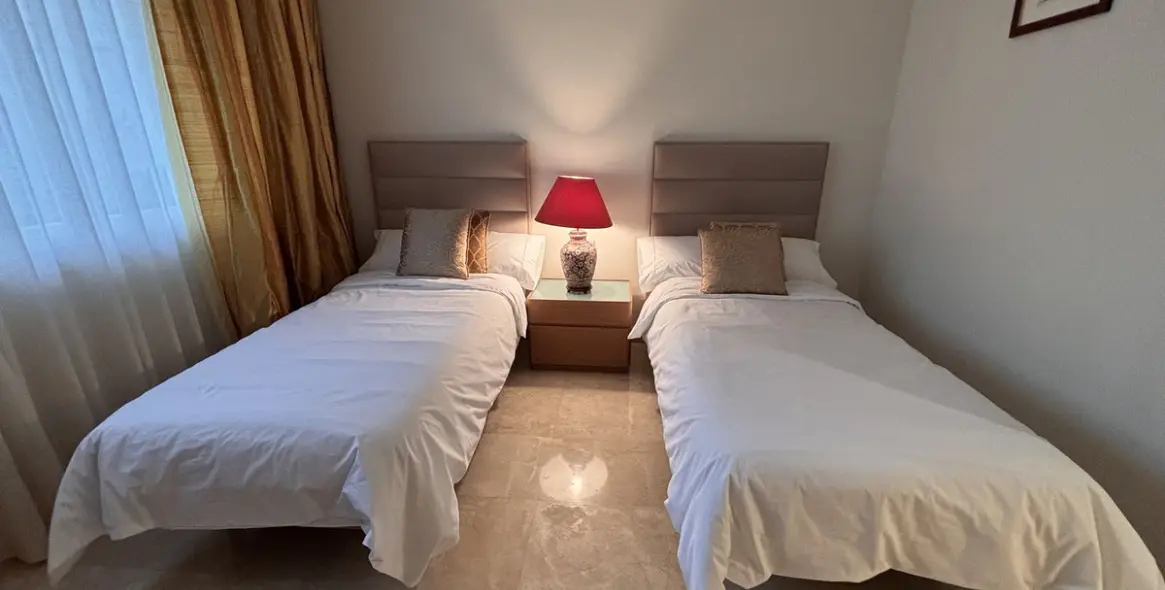 Short-term rent of middle floor apartment in The Golden Mile 13