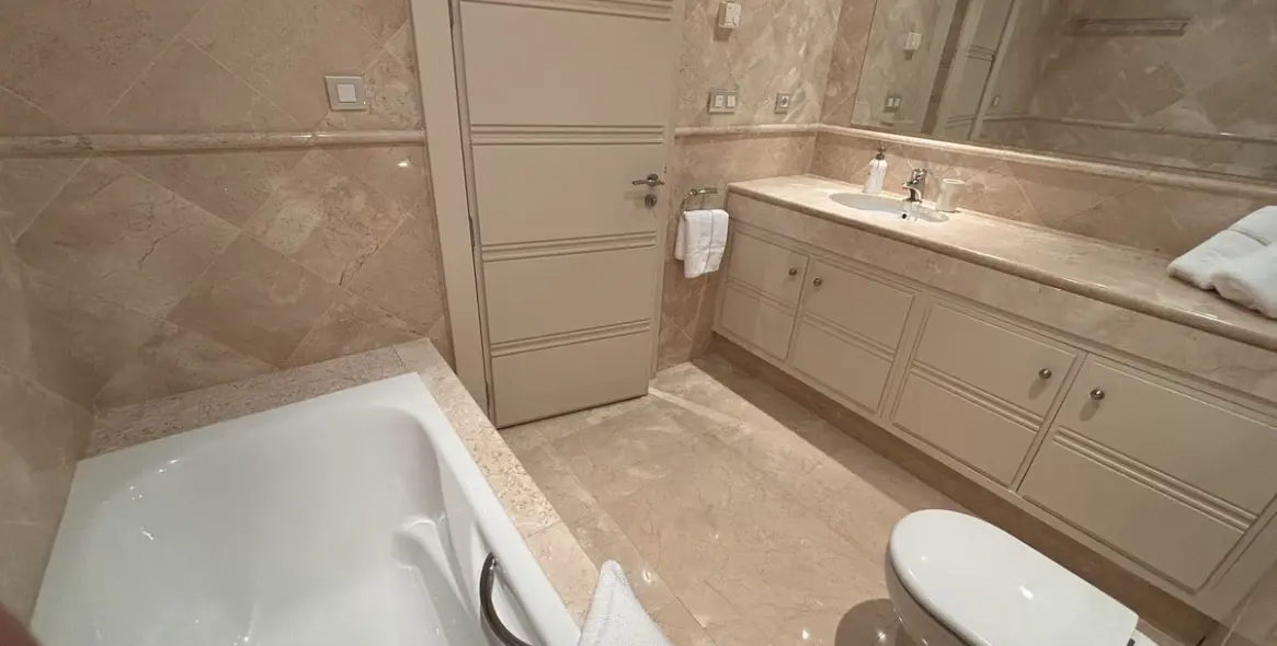 Short-term rent of middle floor apartment in The Golden Mile 15