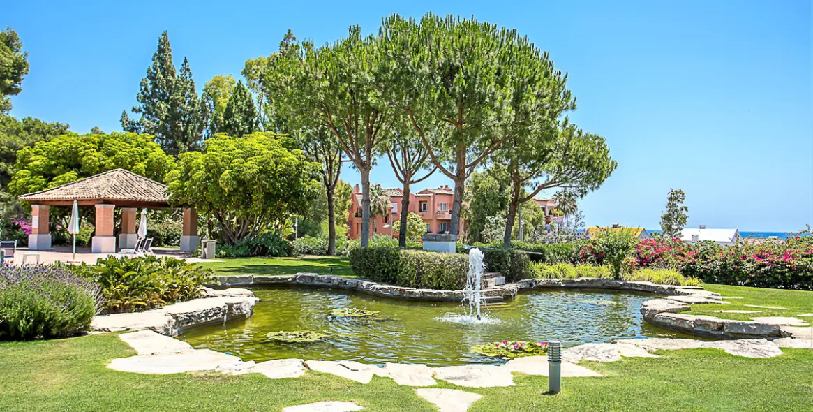 Short-term rent of middle floor apartment in The Golden Mile 20