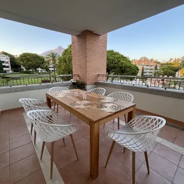 Short-term rent of middle floor apartment in The Golden Mile