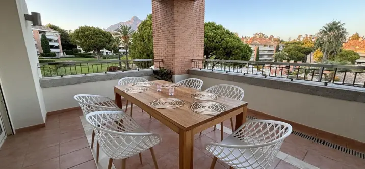 Short-term rent of middle floor apartment in The Golden Mile 3