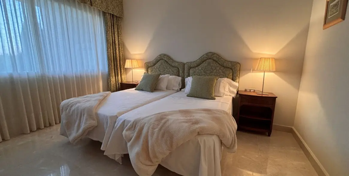 Short-term rent of middle floor apartment in The Golden Mile 10