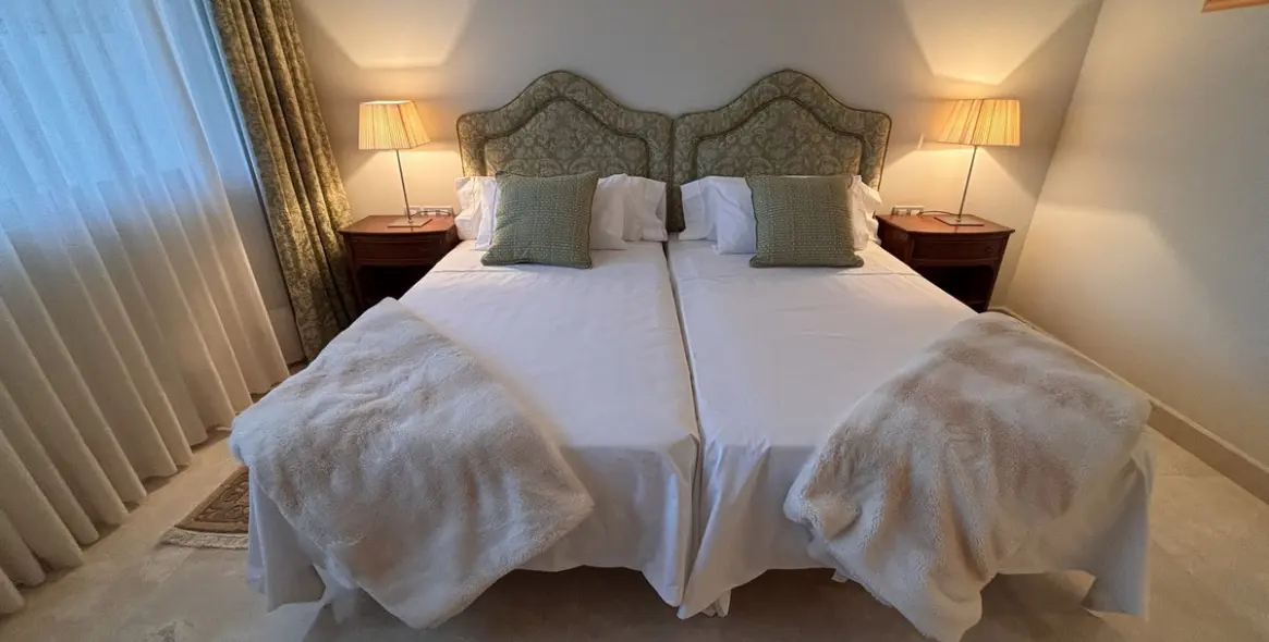 Short-term rent of middle floor apartment in The Golden Mile 11