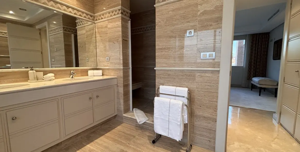 Short-term rent of middle floor apartment in The Golden Mile 14