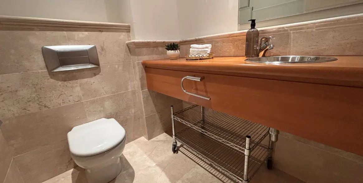 Short-term rent of middle floor apartment in The Golden Mile 16