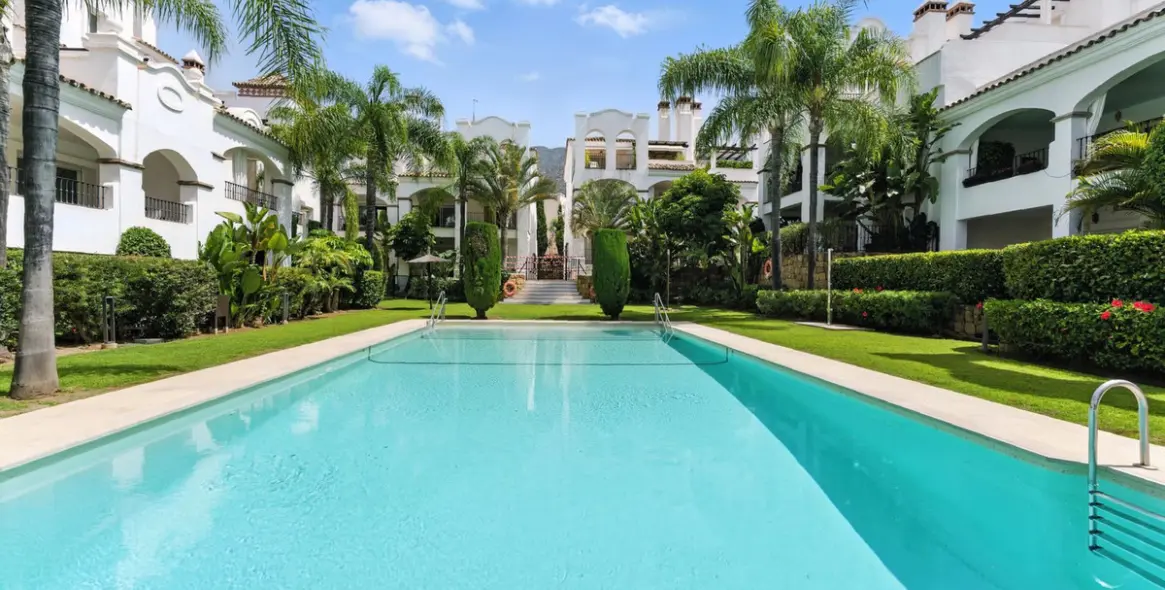 Долгосрочная аренда апартаментов на среднем этаже в Nagüeles 1