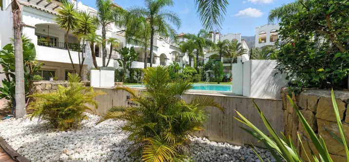 Long-term rent of middle floor apartment in Nagüeles 3