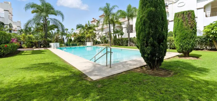 Long-term rent of middle floor apartment in Nagüeles 4