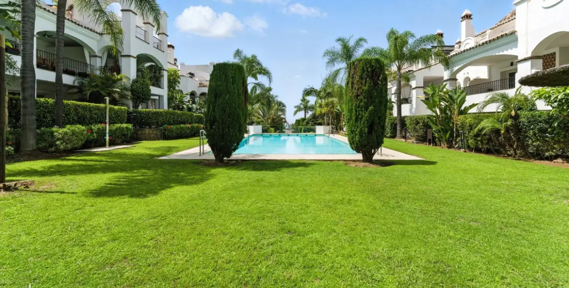 Долгосрочная аренда апартаментов на среднем этаже в Nagüeles 12