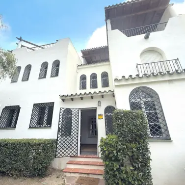 Long-term rent of townhouse in Nueva Andalucía