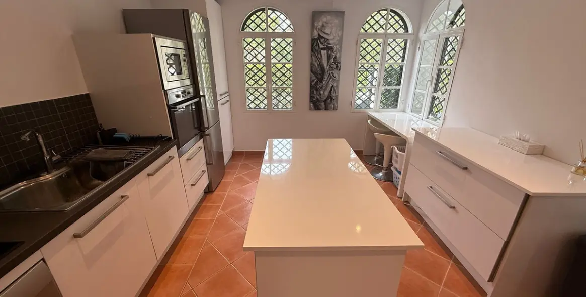 Long-term rent of townhouse in Nueva Andalucía 11