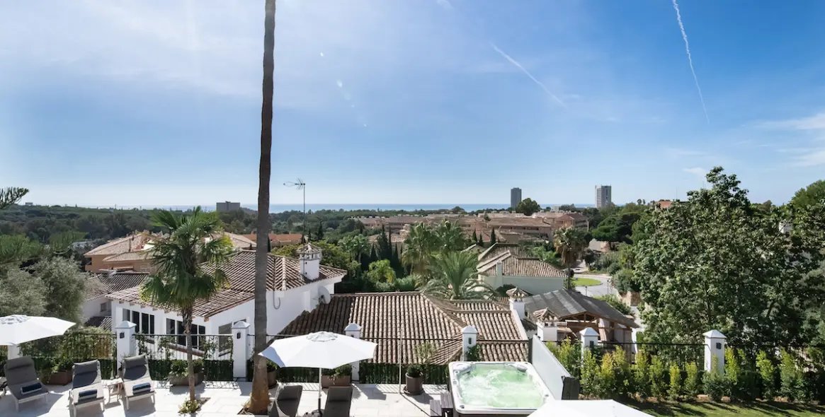 Short-term rent of detached villa in Elviria 4