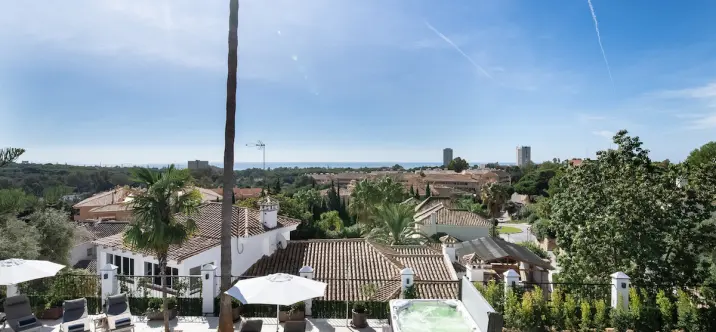 Краткосрочная аренда  отдельно стоящей виллы в Elviria 3