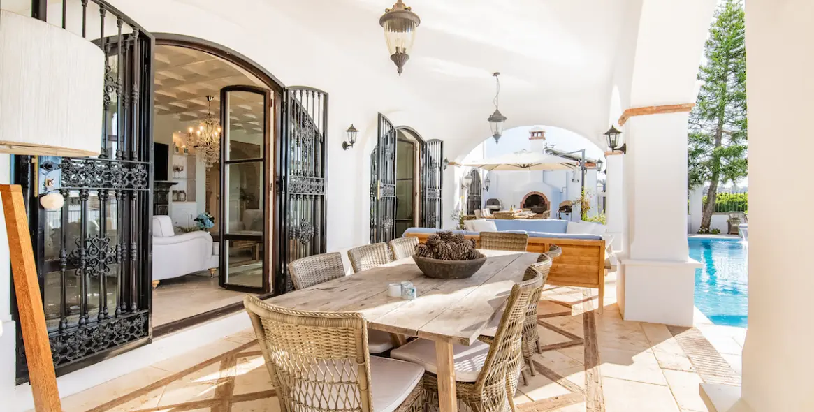 Short-term rent of detached villa in Elviria 10