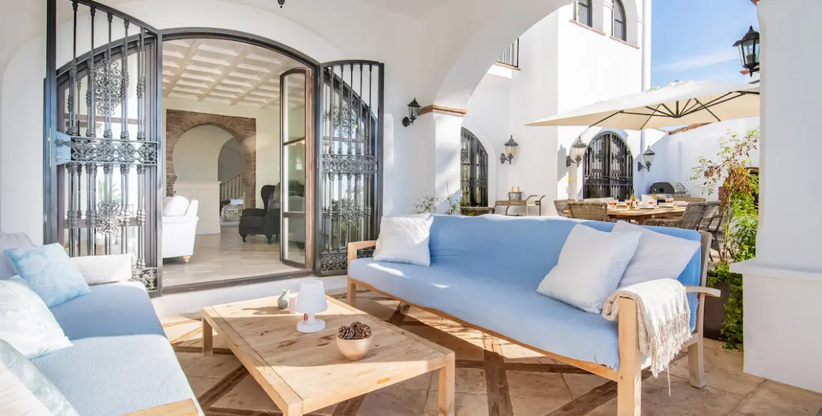 Short-term rent of detached villa in Elviria 14