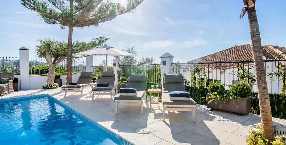 Short-term rent of detached villa in Elviria 20