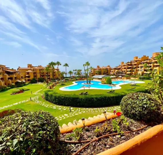 Short-term rent of middle floor apartment in New Golden Mile