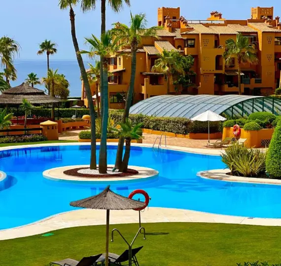 Short-term rent of middle floor apartment in New Golden Mile