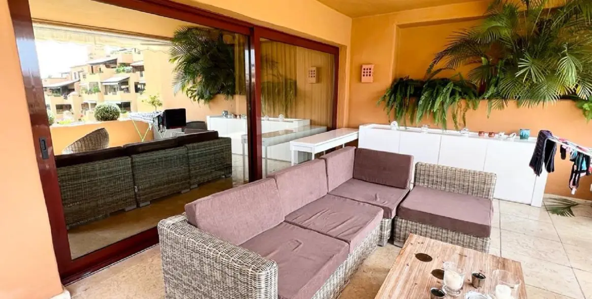 Short-term rent of middle floor apartment in New Golden Mile 4