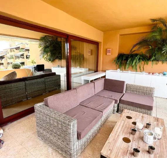 Short-term rent of middle floor apartment in New Golden Mile