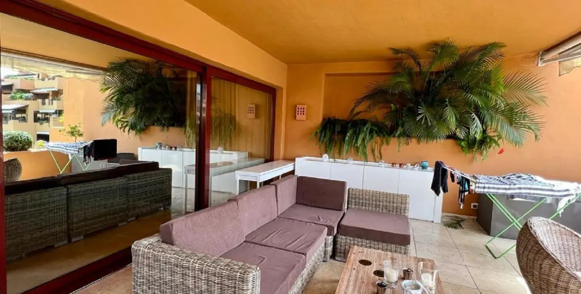 Short-term rent of middle floor apartment in New Golden Mile 5