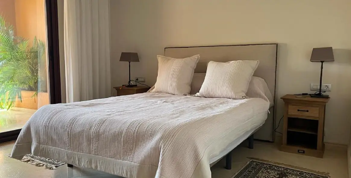 Short-term rent of middle floor apartment in New Golden Mile 14