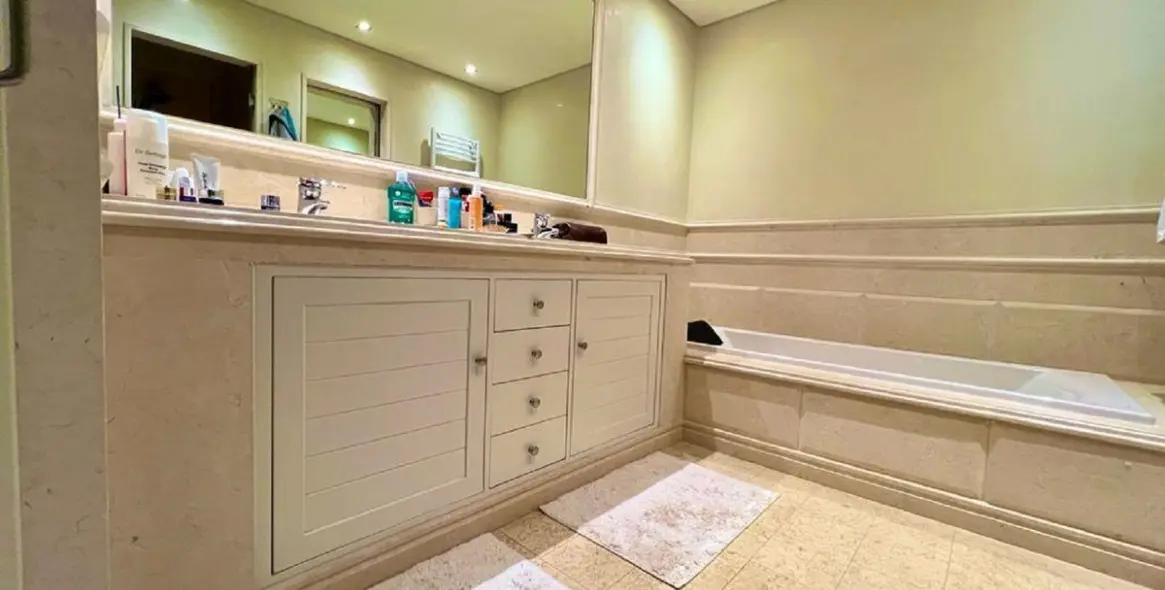 Short-term rent of middle floor apartment in New Golden Mile 15