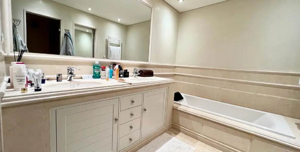 Short-term rent of middle floor apartment in New Golden Mile 16