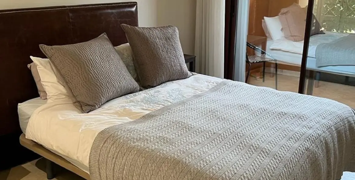 Short-term rent of middle floor apartment in New Golden Mile 19