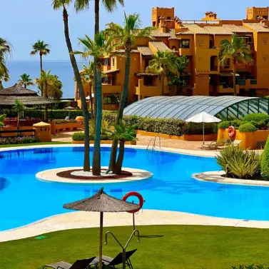 Краткосрочная аренда апартаментов на среднем этаже в New Golden Mile