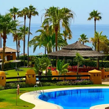 Краткосрочная аренда апартаментов на среднем этаже в New Golden Mile