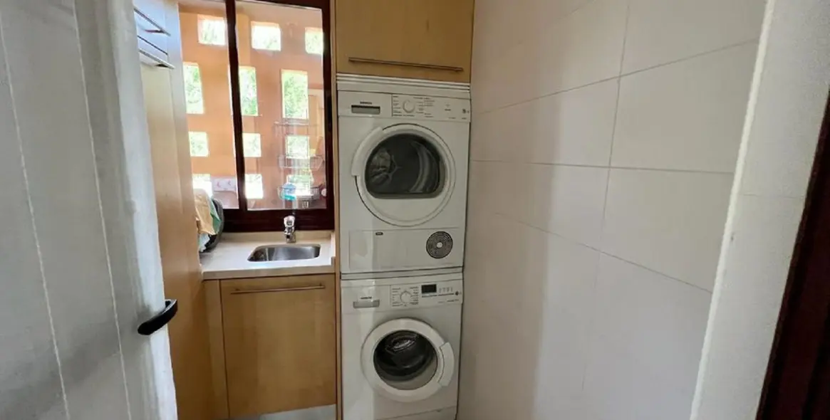 Краткосрочная аренда апартаментов на среднем этаже в New Golden Mile 11